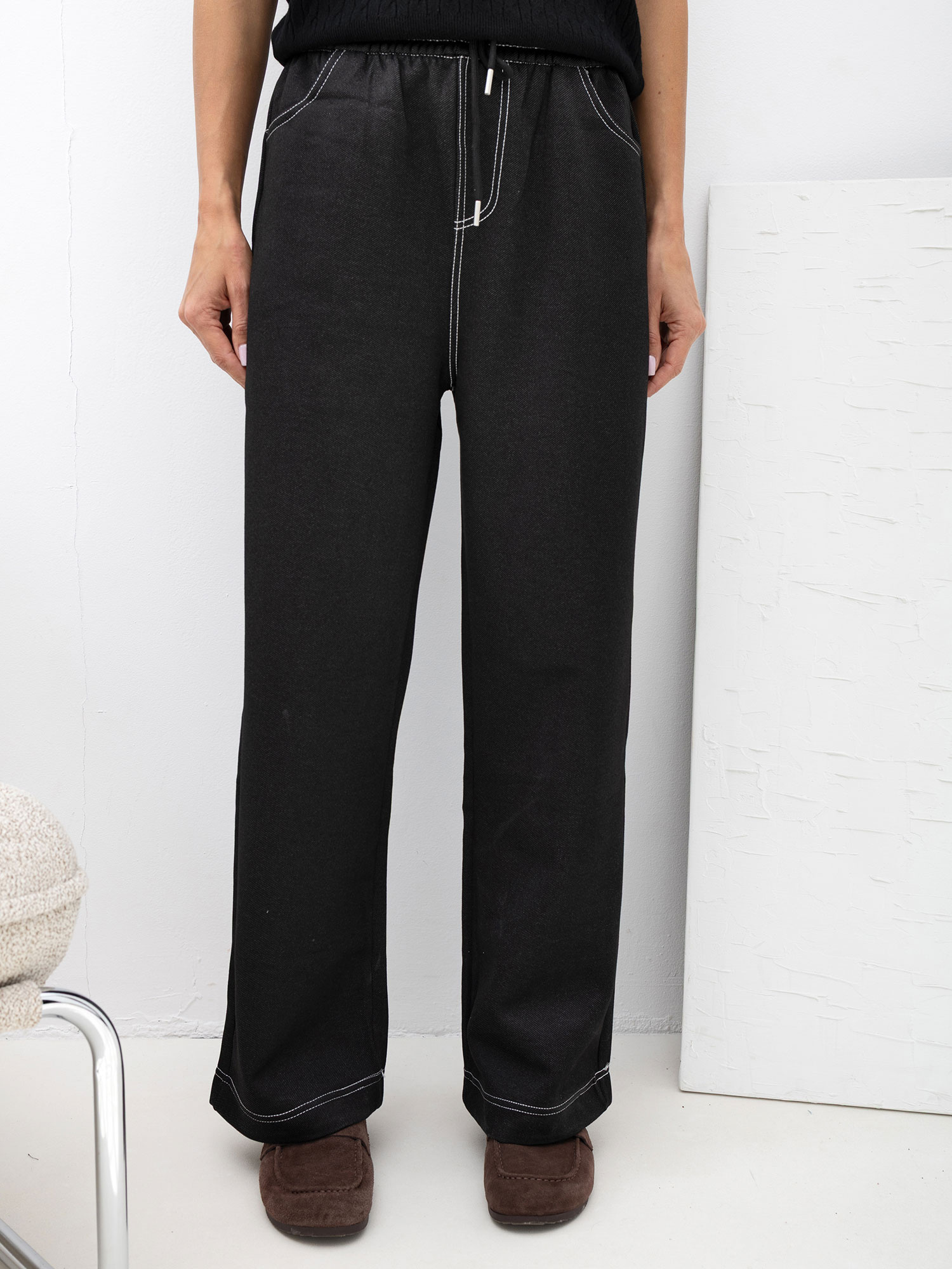 Czarne dzianinowe spodnie imitujące jeans