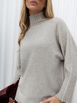 Beżowy damski sweter basic z golfem