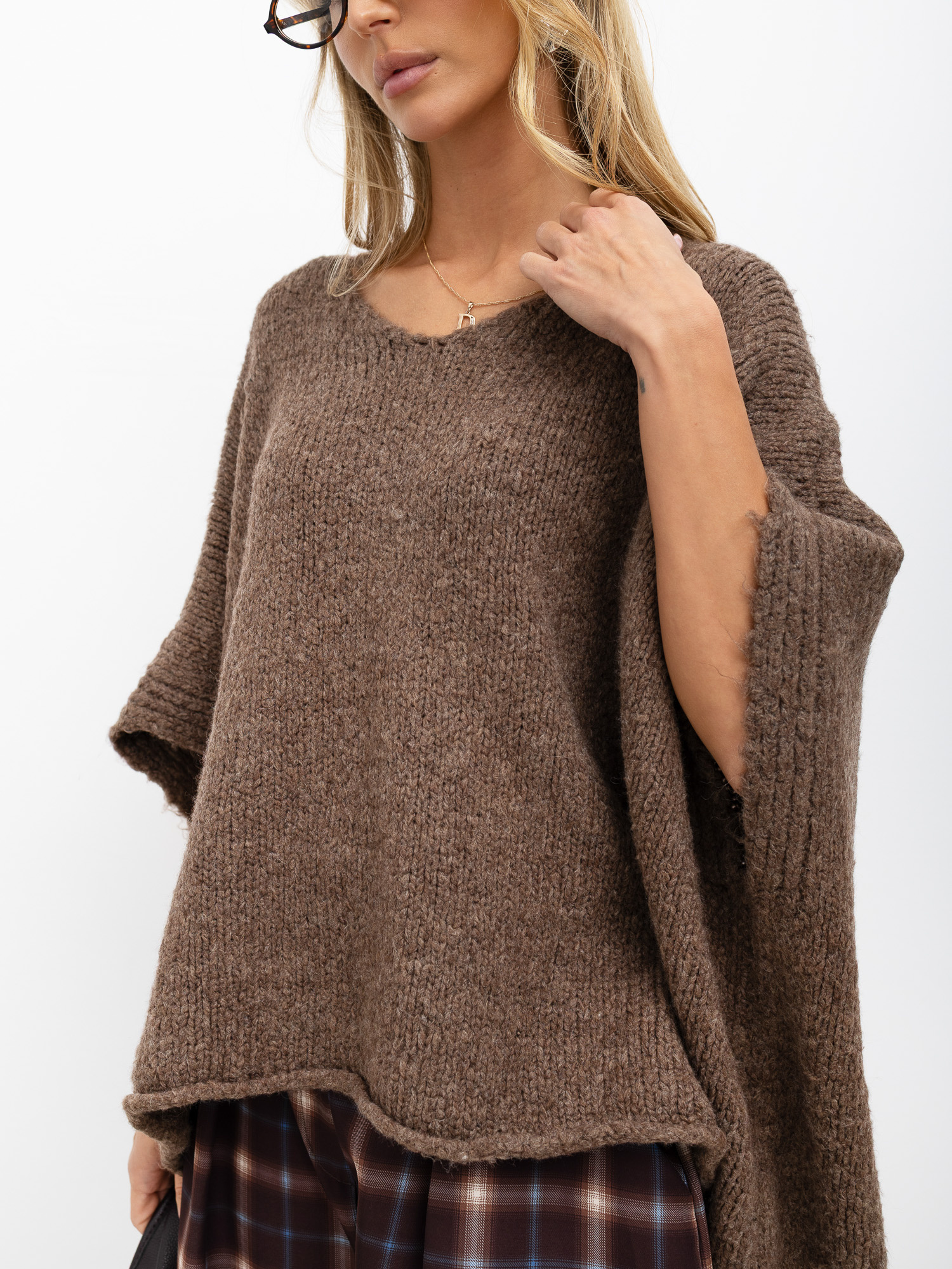 Ciemnobrązowy damski sweter oversize z rękawem 3/4