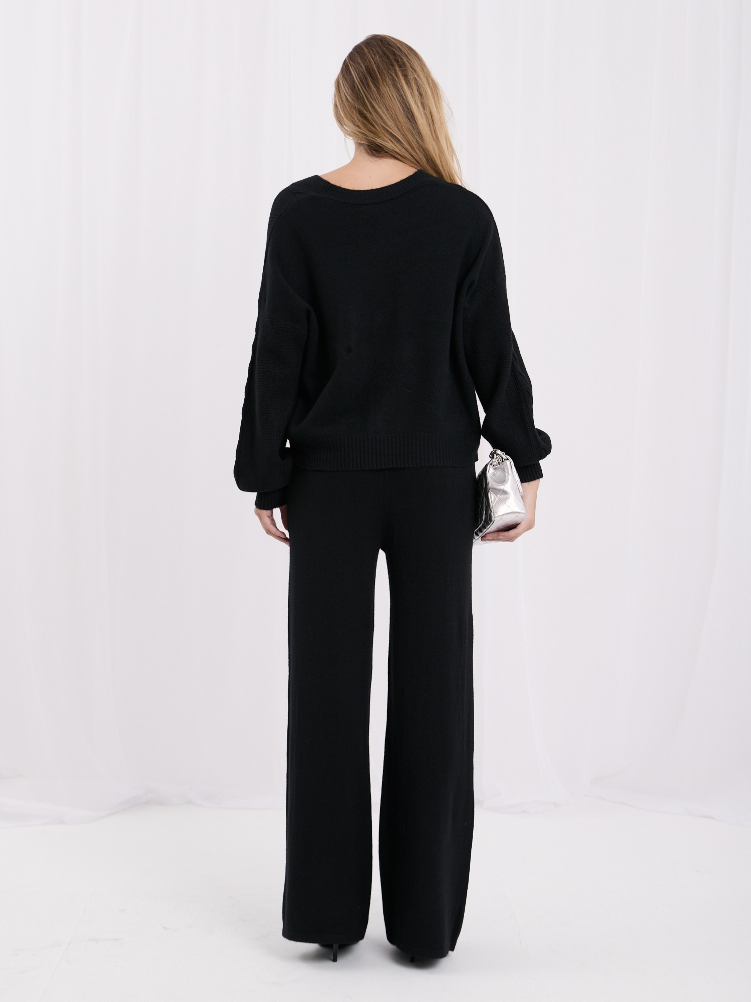 Czarny swetrowy komplet ze spodniami wide leg