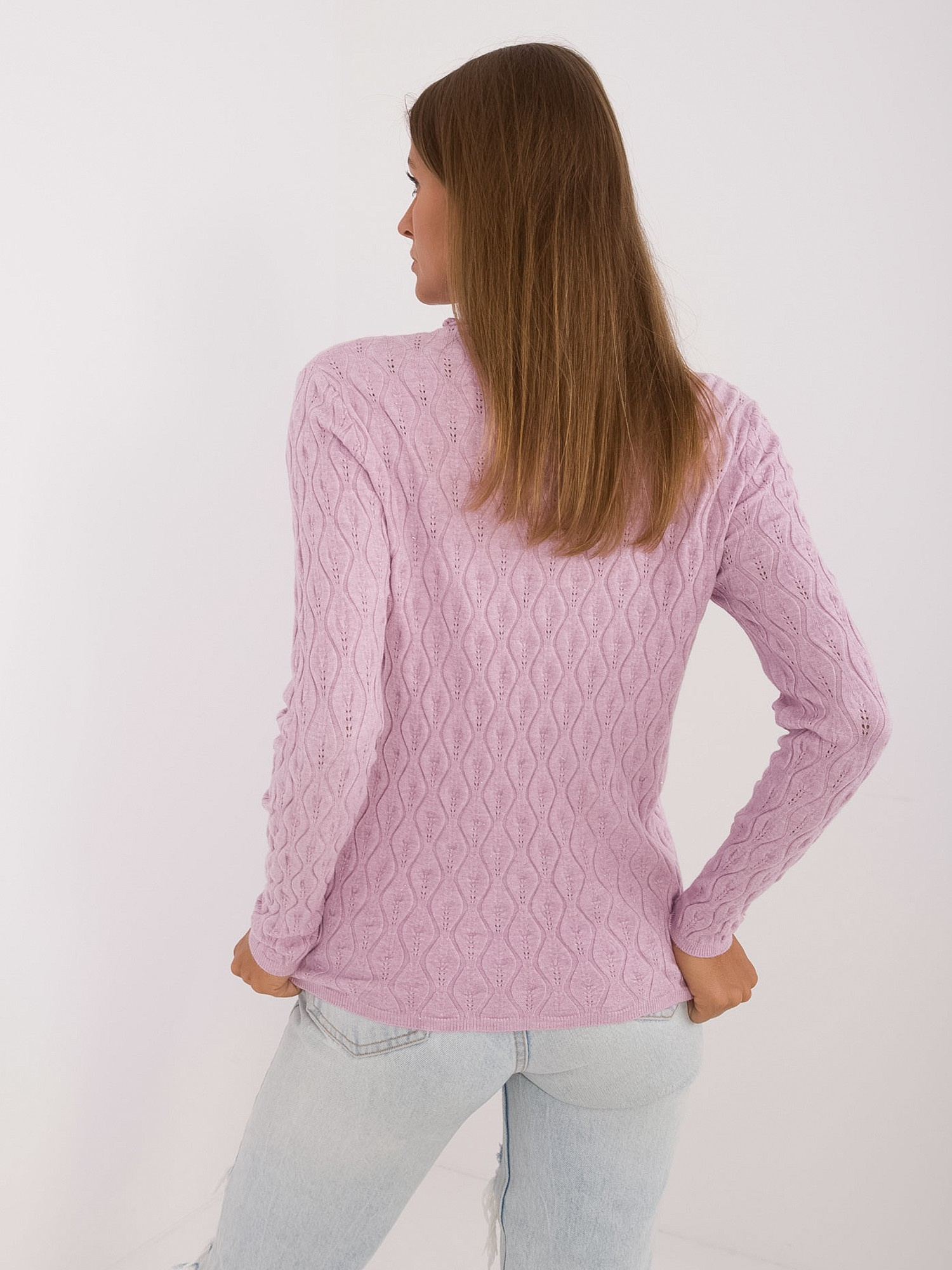 Liliowy dopasowany sweter golf we wzory