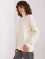 Ecru dzianinowy sweter z golfem