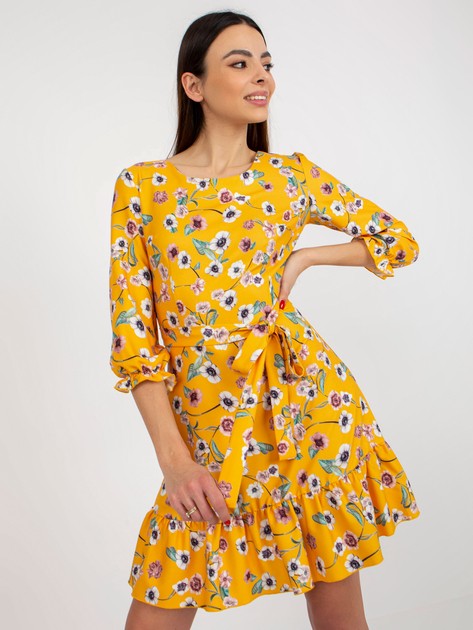 Ciemnożółta mini sukienka w kwiaty z falbaną