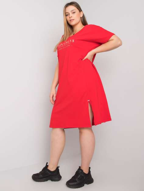 Czerwona sukienka plus size z rozcięciem Lucy 